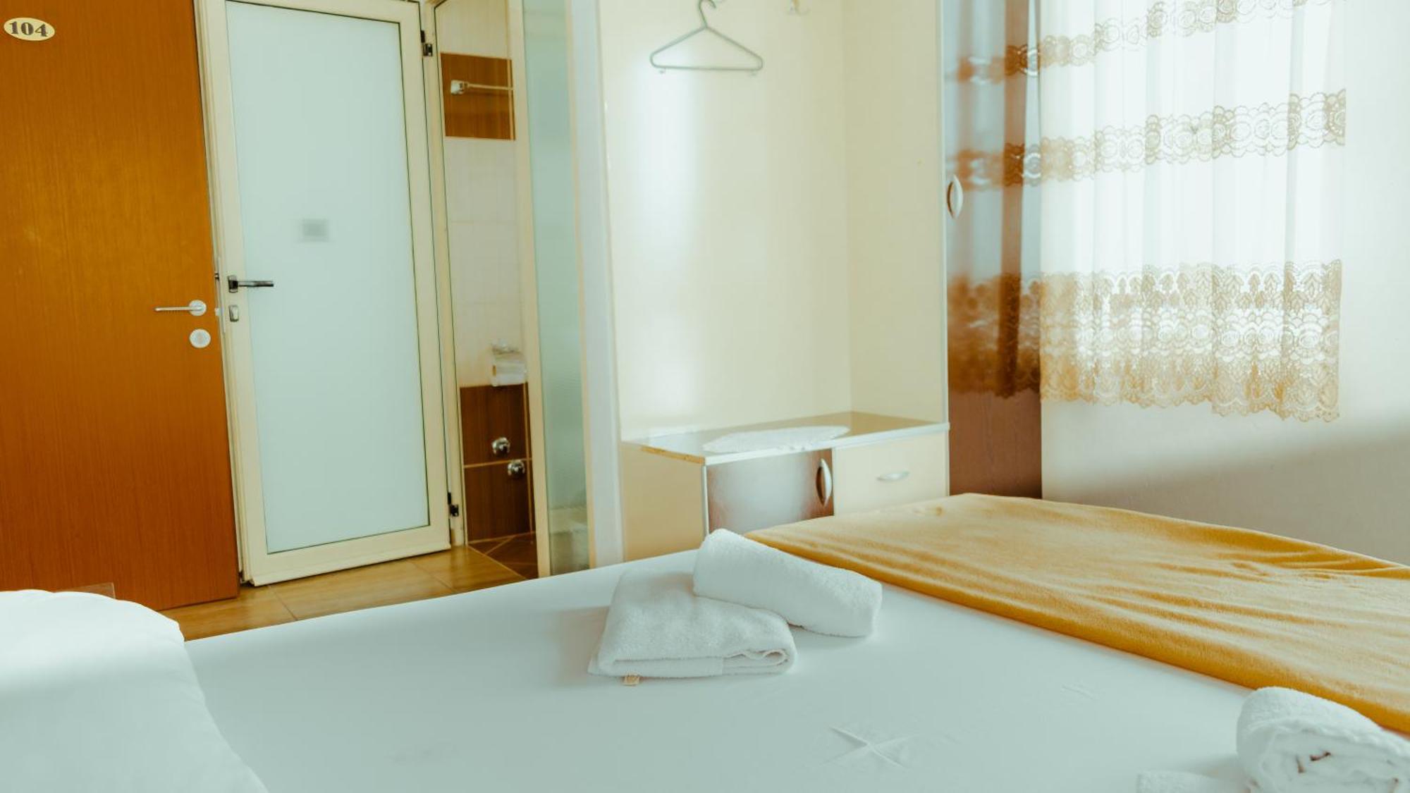 Guesthouse Shtino ジロカストラ エクステリア 写真